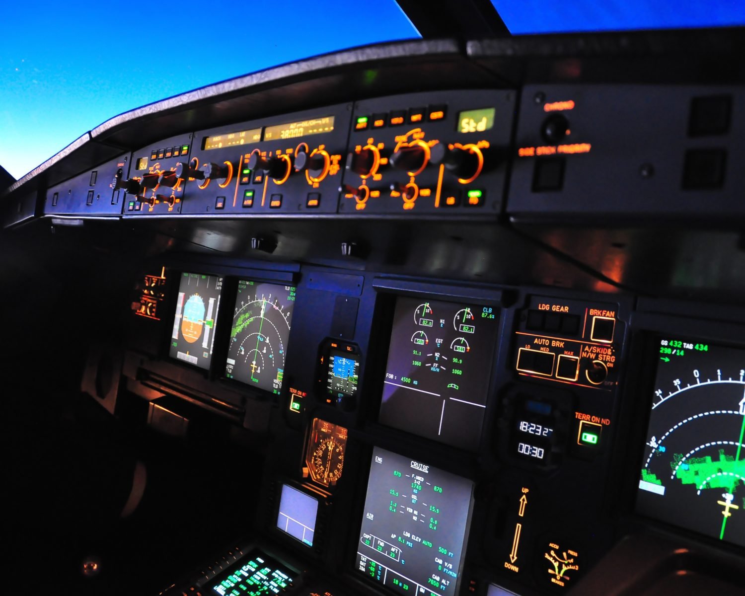 Flight deck of an Airbus A 320 in flight at night taken from the first officer seat
